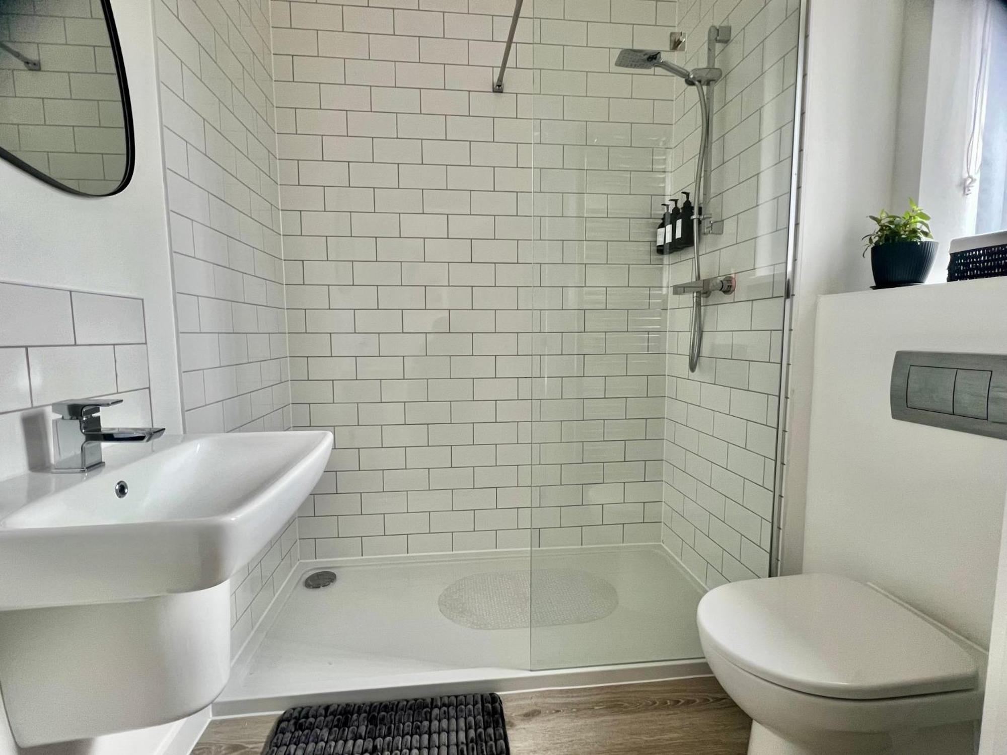 The Parkes A Stylish 3Br House, 5 Mins From Central Birmingham Close To The Edgbaston Stadium, The Hippodrome, Uob, Aston And Bcu, China Town, Kings Heath Bhx Airport And Much More エクステリア 写真