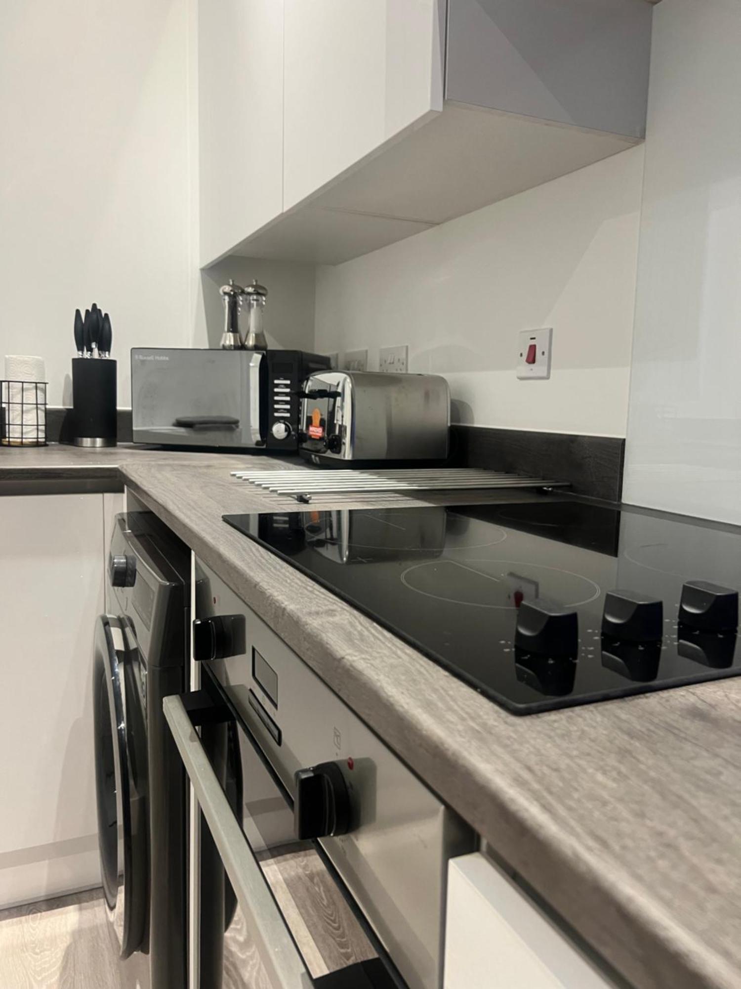 The Parkes A Stylish 3Br House, 5 Mins From Central Birmingham Close To The Edgbaston Stadium, The Hippodrome, Uob, Aston And Bcu, China Town, Kings Heath Bhx Airport And Much More エクステリア 写真
