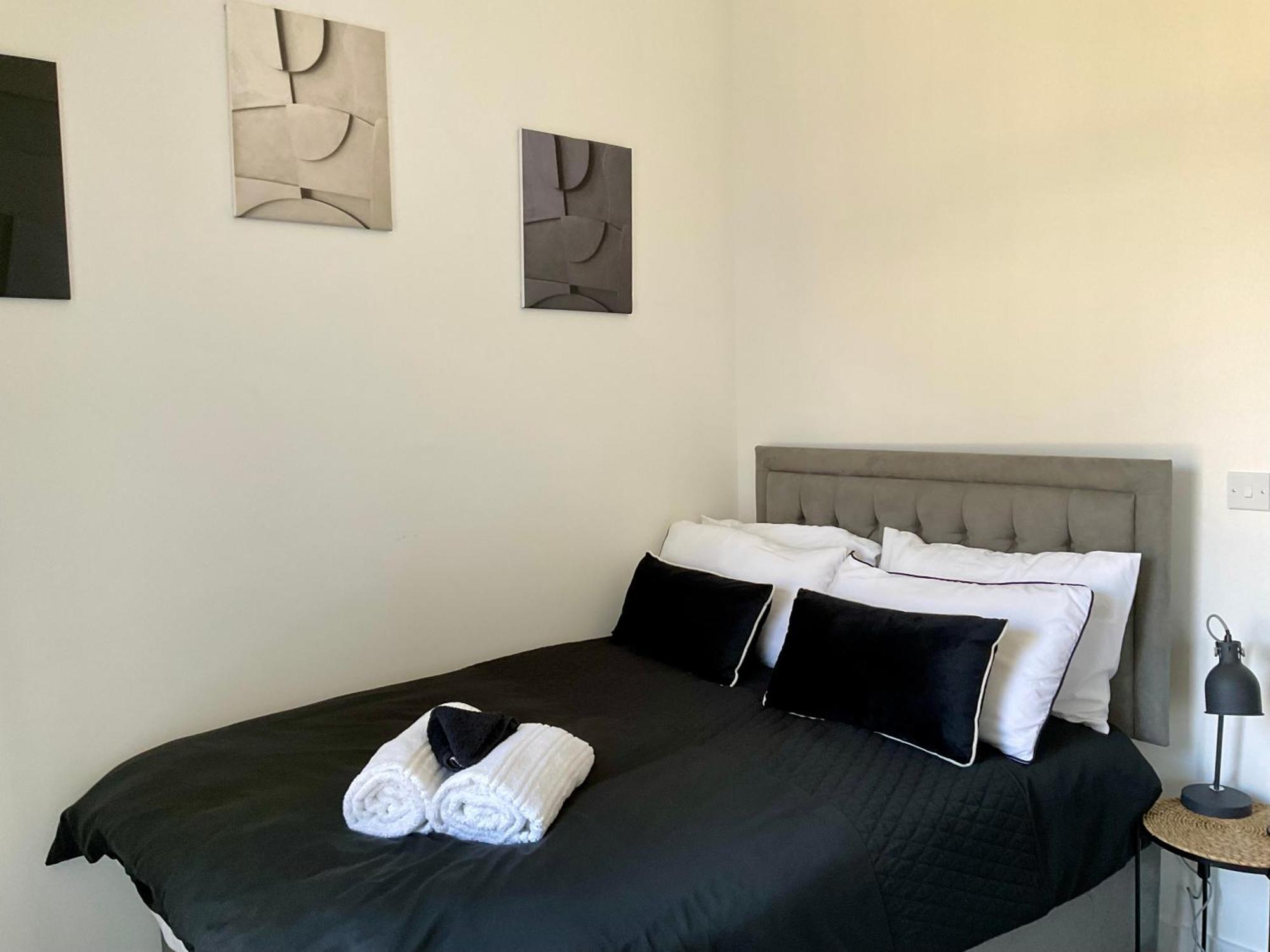 The Parkes A Stylish 3Br House, 5 Mins From Central Birmingham Close To The Edgbaston Stadium, The Hippodrome, Uob, Aston And Bcu, China Town, Kings Heath Bhx Airport And Much More エクステリア 写真